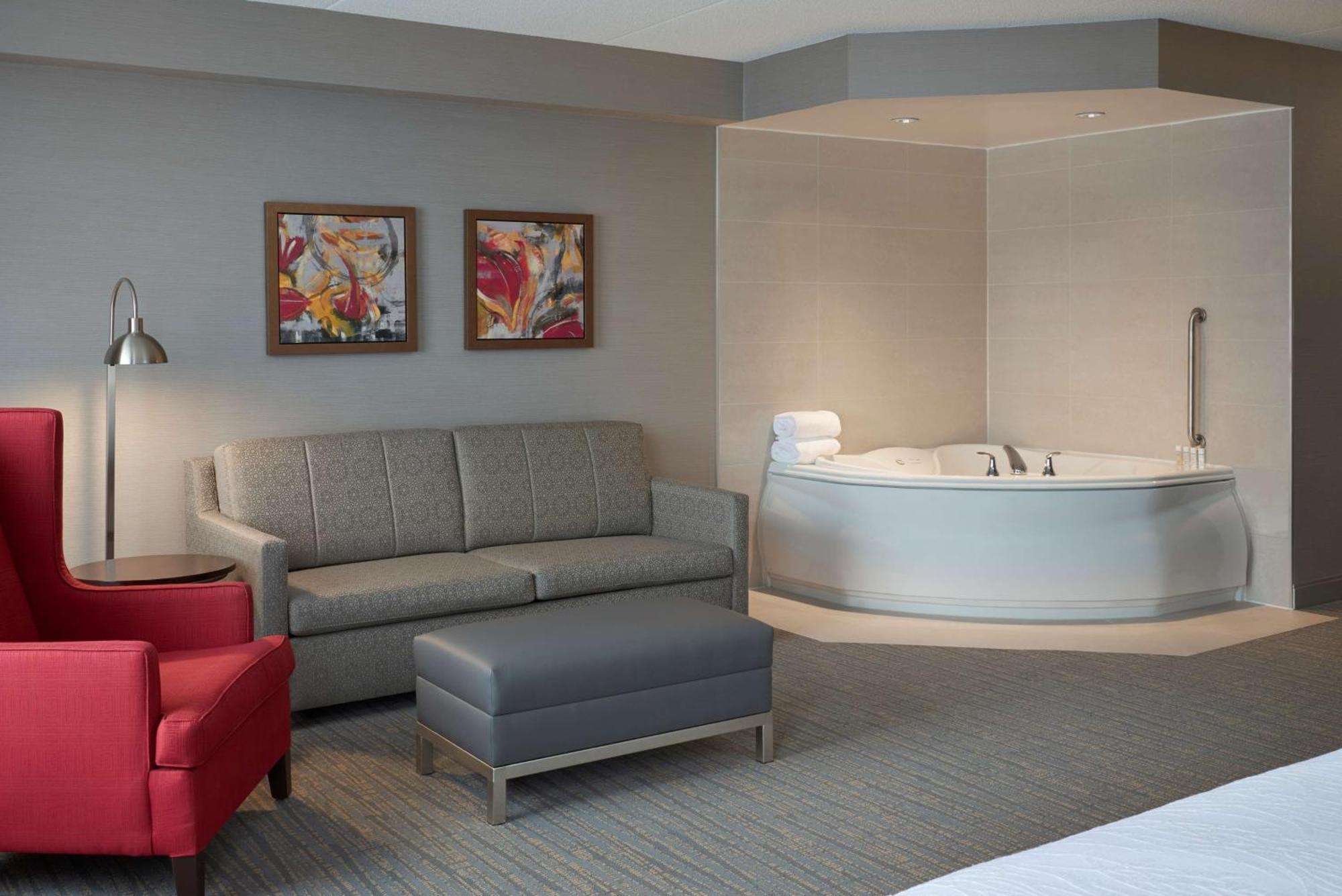 One-Bedroom King Suite with Whirlpool